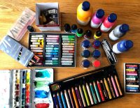 Eine Sammlung von Malutensilien